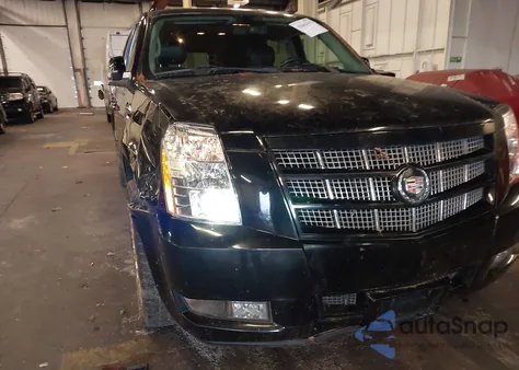 2013 Cadillac Escalade Esv Premium z USA, uszkodzony, nr VIN 1GYS4JEF6DR368159